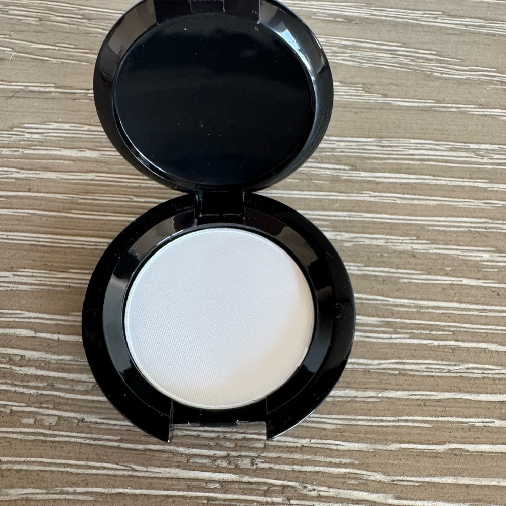 V·Kosmetik Pressed Translucent Powder - Picture 2 of 3